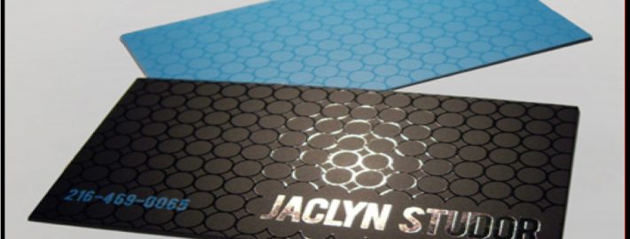 Glossy spot-UV business cards with hexagon pattern