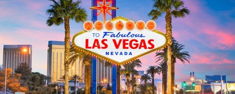Welcome to Fabulous Las Vegas sign at dusk